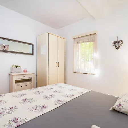 Apartment Apartments With A Parking Space Povljana, Pag - 232 *